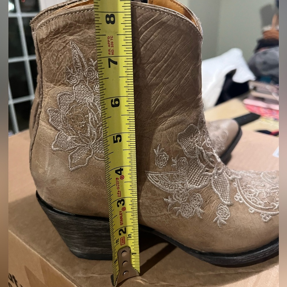 🔥Old Gringo Tan Embroidered VERY Distressed Ankle Boots, EUC, 9 (Actual Photos) - Picture 8 of 16